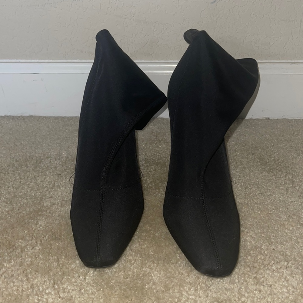 Black heels. Spandex. Size 11 - Picture 2 of 3